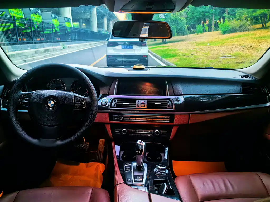 BMW 5 Series — миниатюра 6