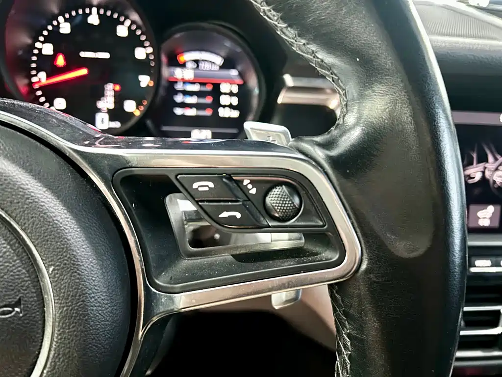 Porsche Macan — миниатюра 13