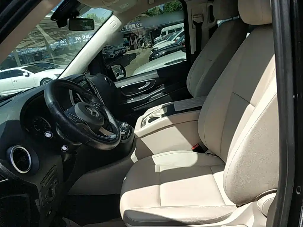 Mercedes-Benz Vito — миниатюра 15