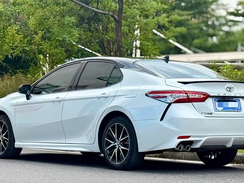 Toyota Camry — миниатюра 7