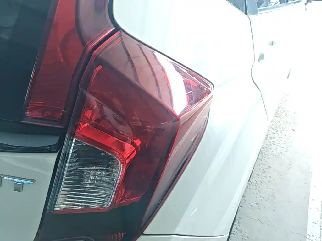 Honda Fit — миниатюра 8