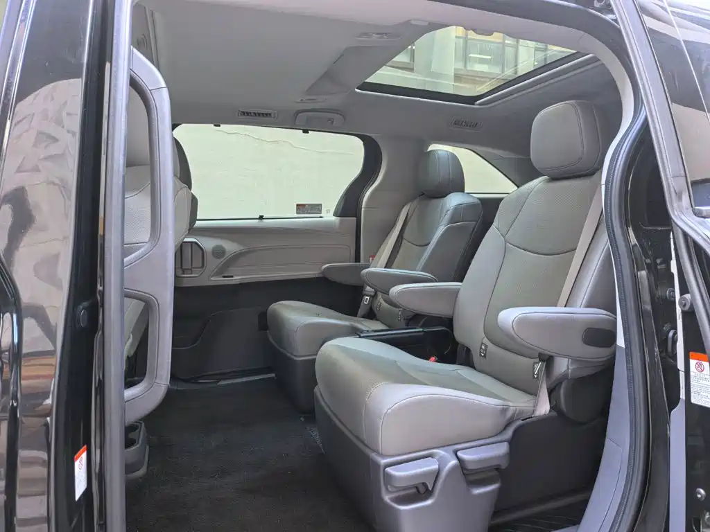 Toyota Granvia — миниатюра 10