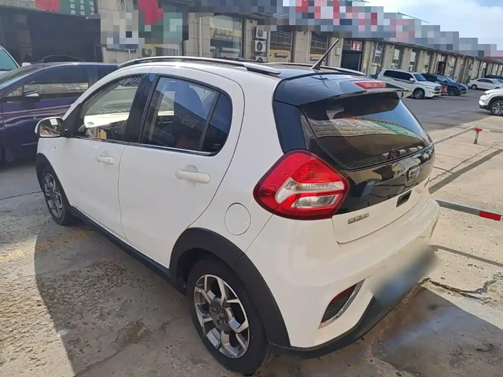 Geely Vision X1 — миниатюра 5