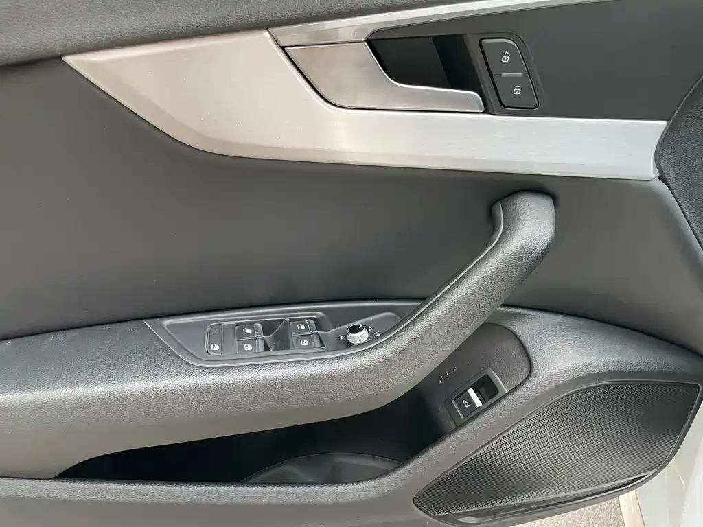 Audi A4L — миниатюра 4