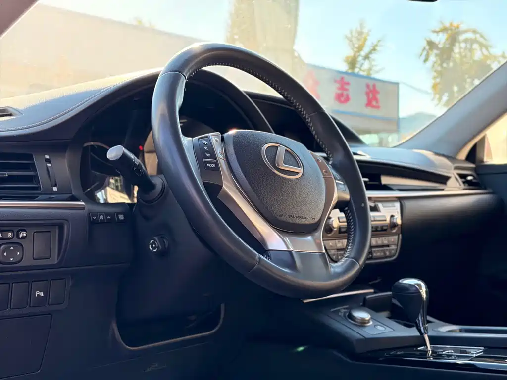 Lexus ES — миниатюра 5