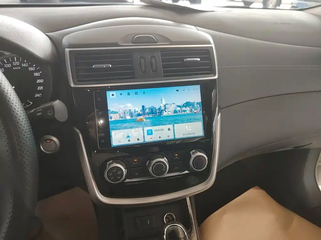 Nissan Tiida — миниатюра 13