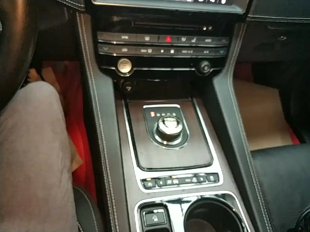 Jaguar F-PACE — миниатюра 14