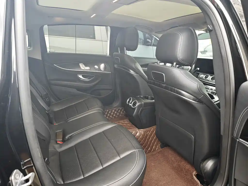 Mercedes-Benz E-Class — миниатюра 8