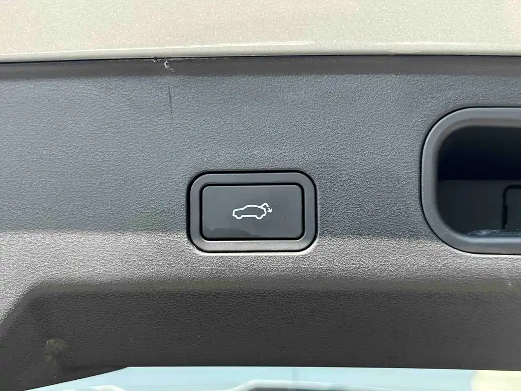 GEELY AUTOMOBILE BOYUE L