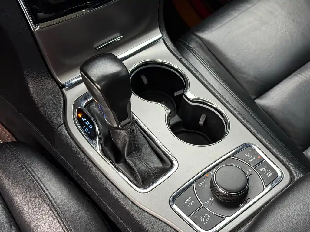 Jeep Grand Cherokee (Import) — миниатюра 8