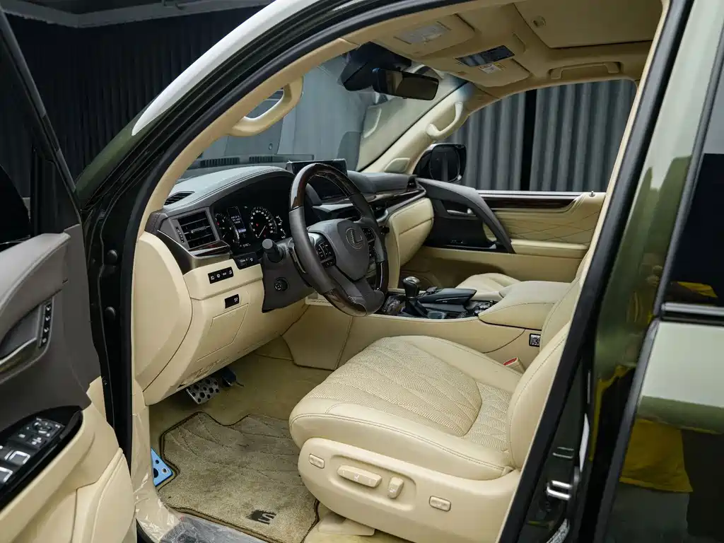 Lexus LX — миниатюра 7