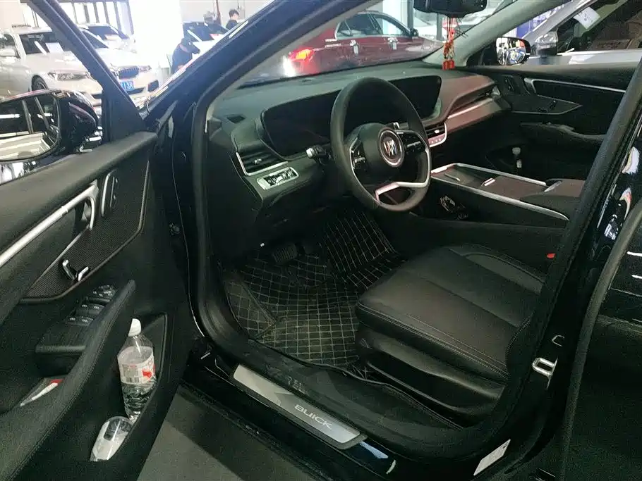 Buick LaCrosse 2025 28T Platinum