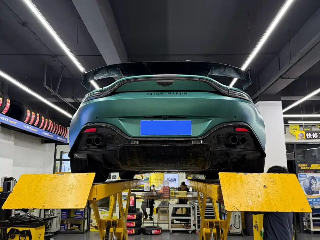 Aston Martin V8 Vantage — миниатюра 13