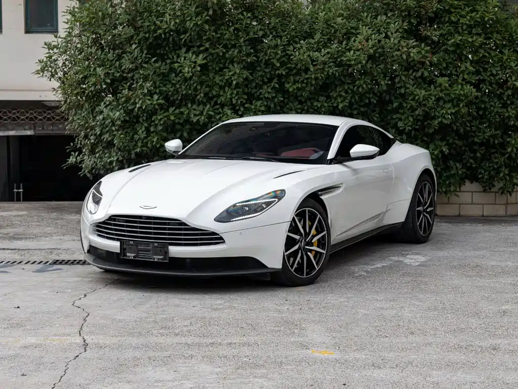 Aston Martin DB11