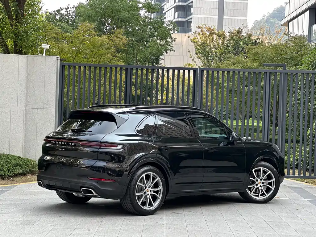 Porsche Cayenne — миниатюра 4