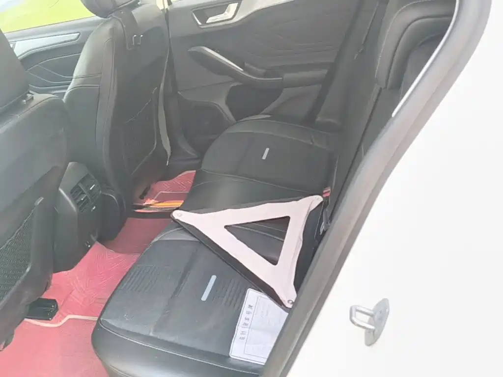 Ford Focus Active — миниатюра 17