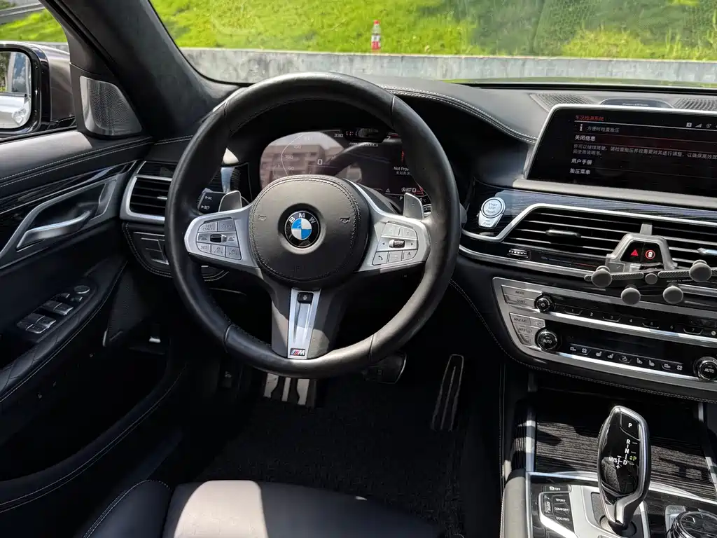 BMW 7 Series — миниатюра 16