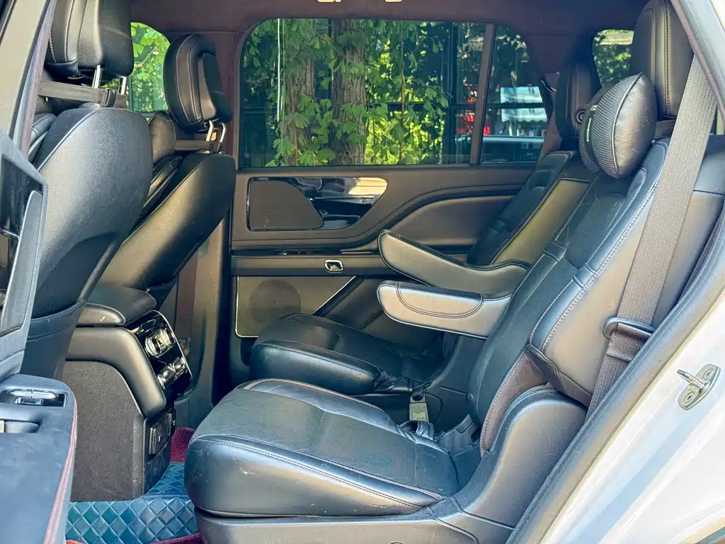 Lincoln Aviator — миниатюра 13