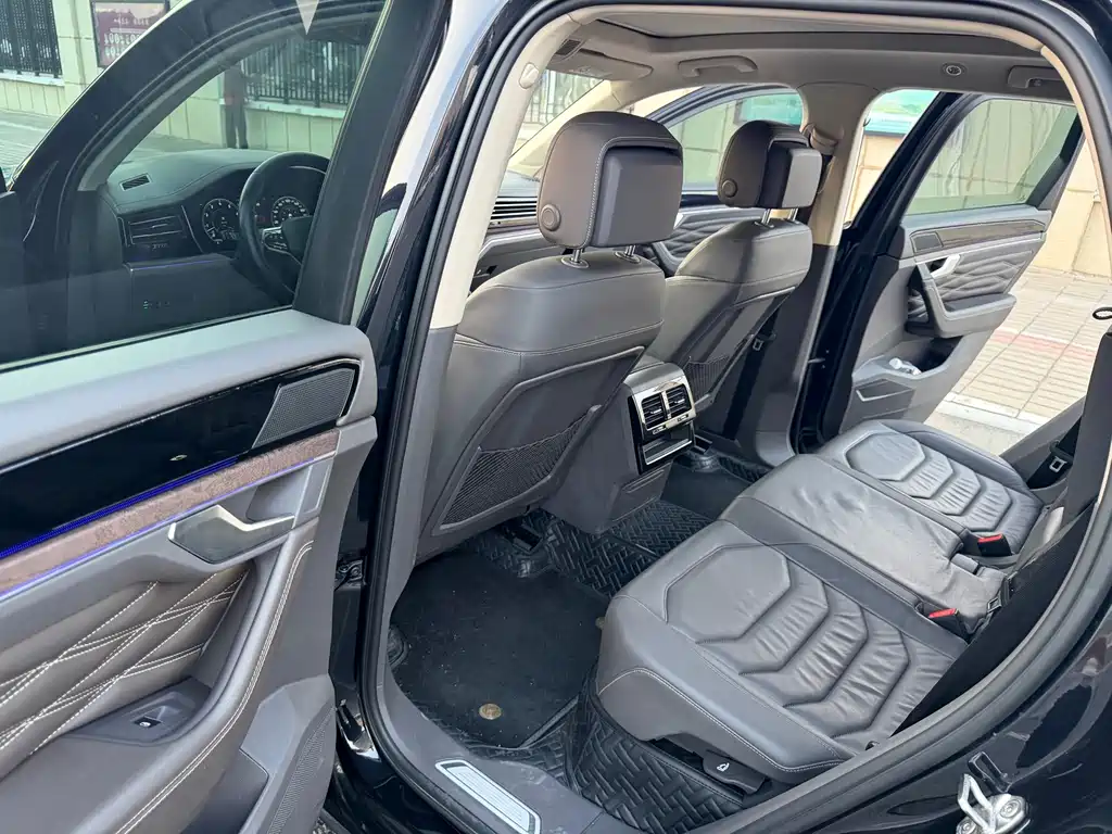 Volkswagen Touareg — миниатюра 7