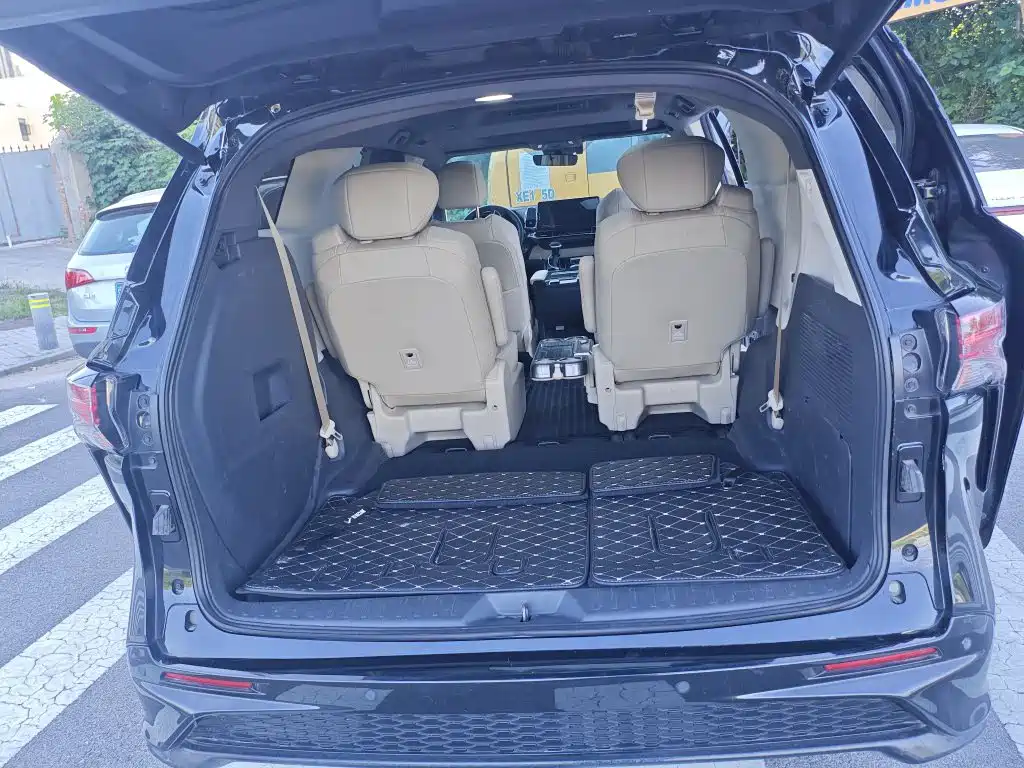 Toyota Granvia — миниатюра 9