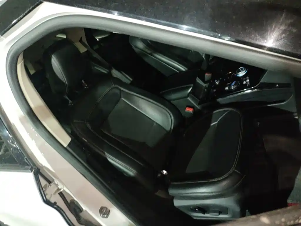 Ford Explorer — миниатюра 25