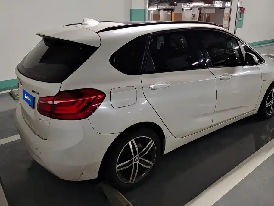 BMW 2 Series Active Tourer — миниатюра 3