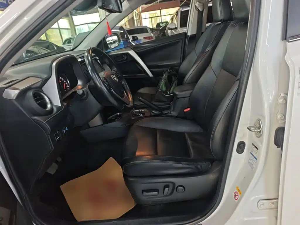 Toyota RAV4 — миниатюра 15