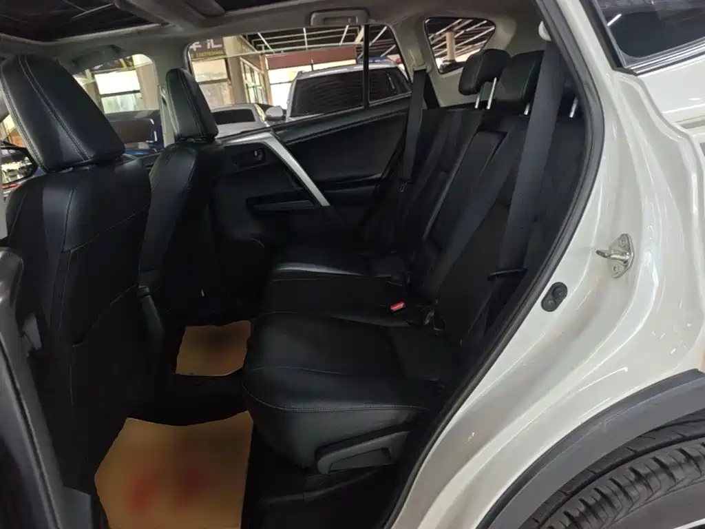 Toyota RAV4 — миниатюра 17