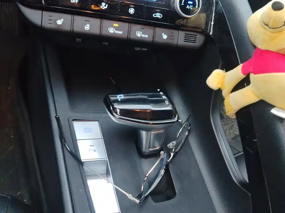 Hyundai Elantra — миниатюра 16