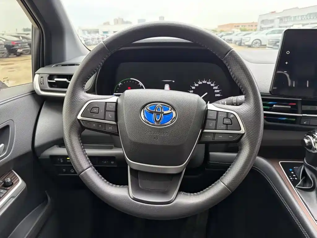 Toyota Sienna — миниатюра 11