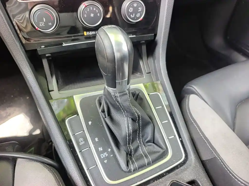 Volkswagen Golf — миниатюра 19