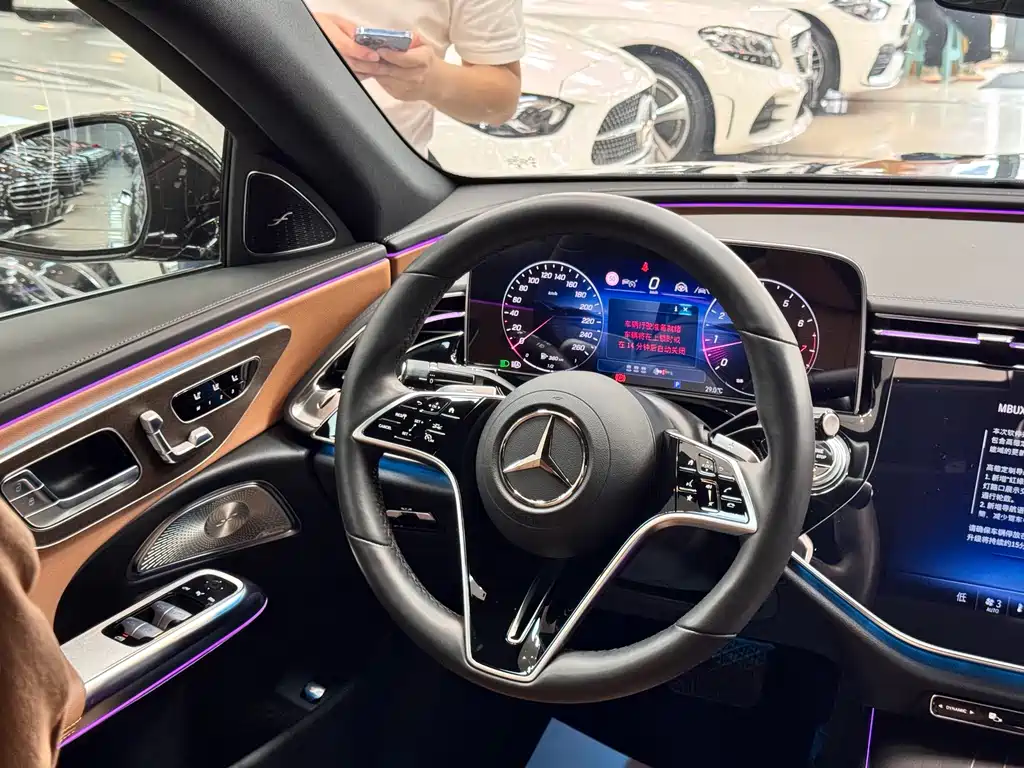 Mercedes-Benz E-Class — миниатюра 12