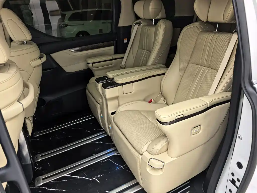 Toyota Vellfire — миниатюра 9