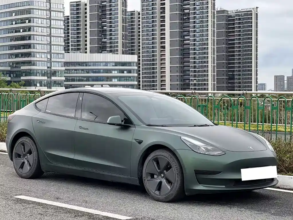 Tesla Model 3 — миниатюра 3