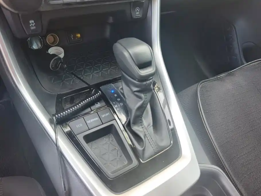Toyota RAV4 — миниатюра 16