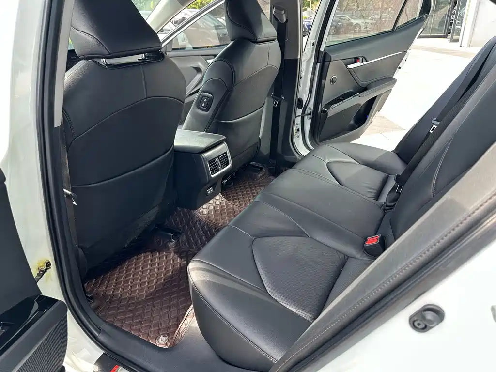 Toyota Camry — миниатюра 10