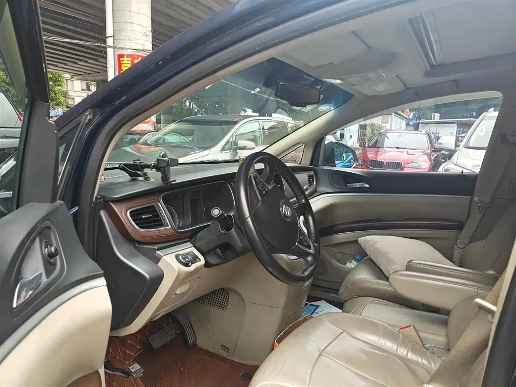 Buick GL8 2014 3.0L XT Luxury Flagship
