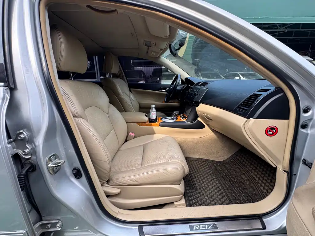 Toyota Reiz — миниатюра 9