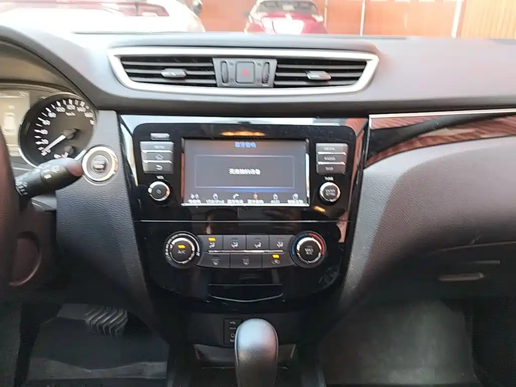 Nissan Qashqai — миниатюра 13