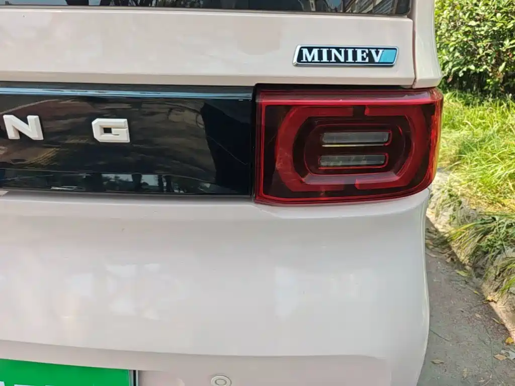 Wuling MINIEV — миниатюра 8