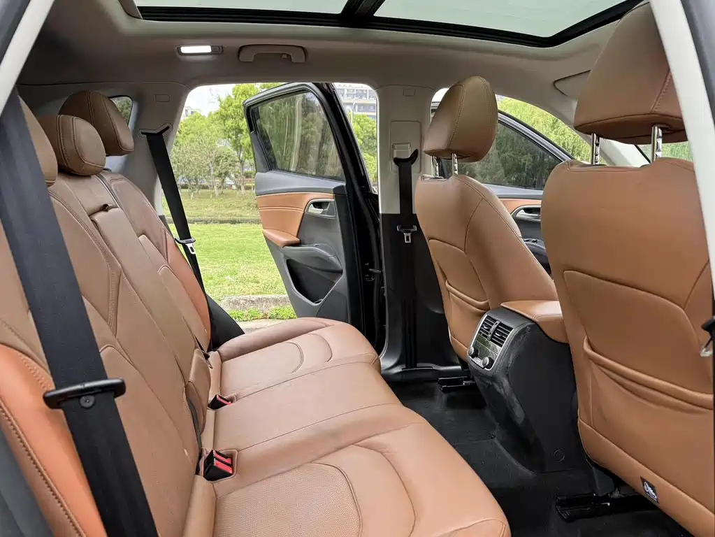 Borgward BX7 — миниатюра 9