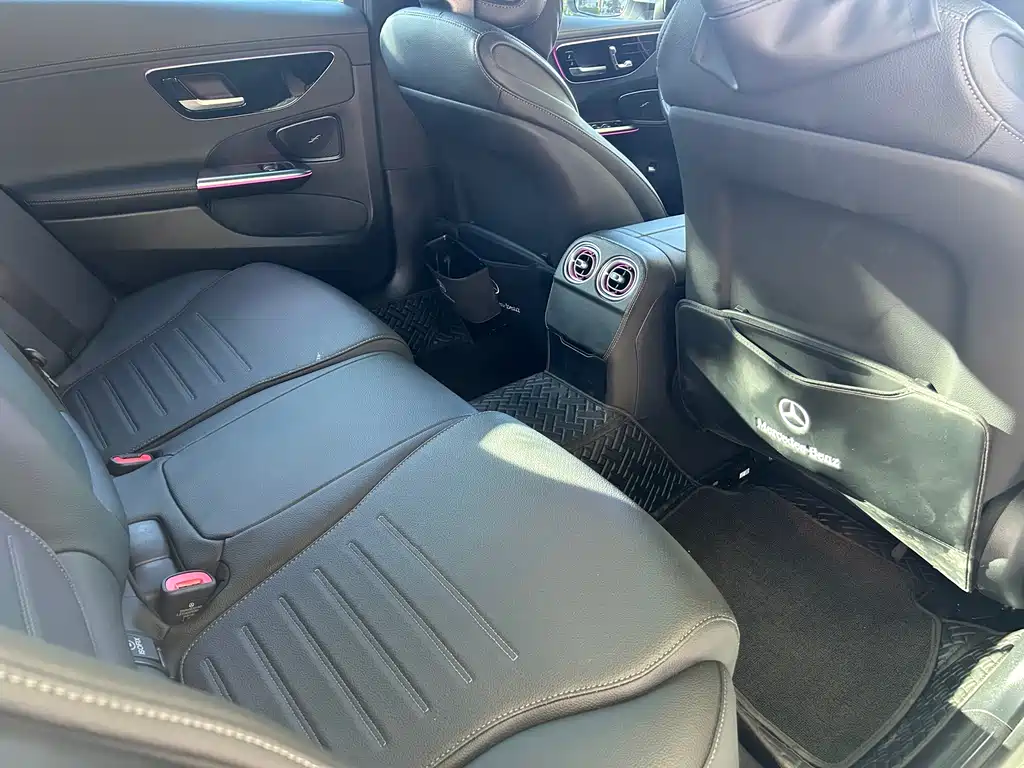 Mercedes-Benz C-Class — миниатюра 11