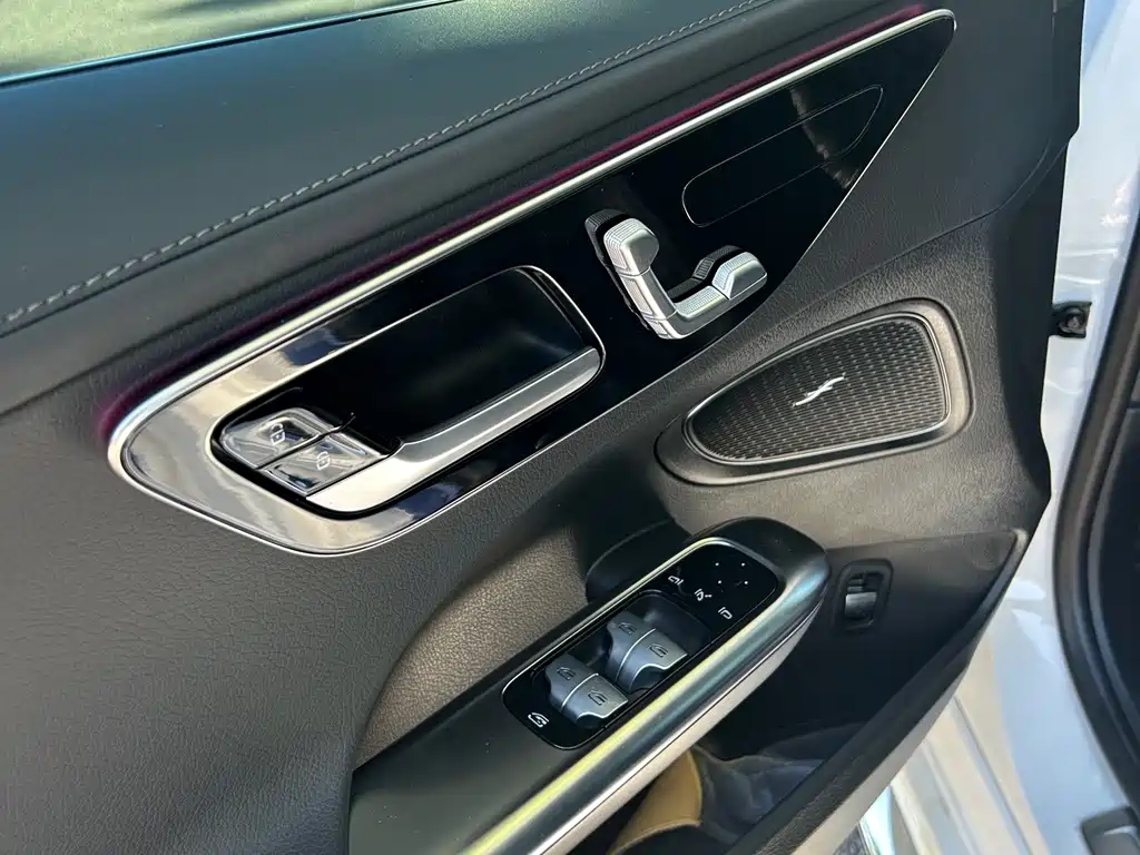 Mercedes-Benz C-Class — миниатюра 9