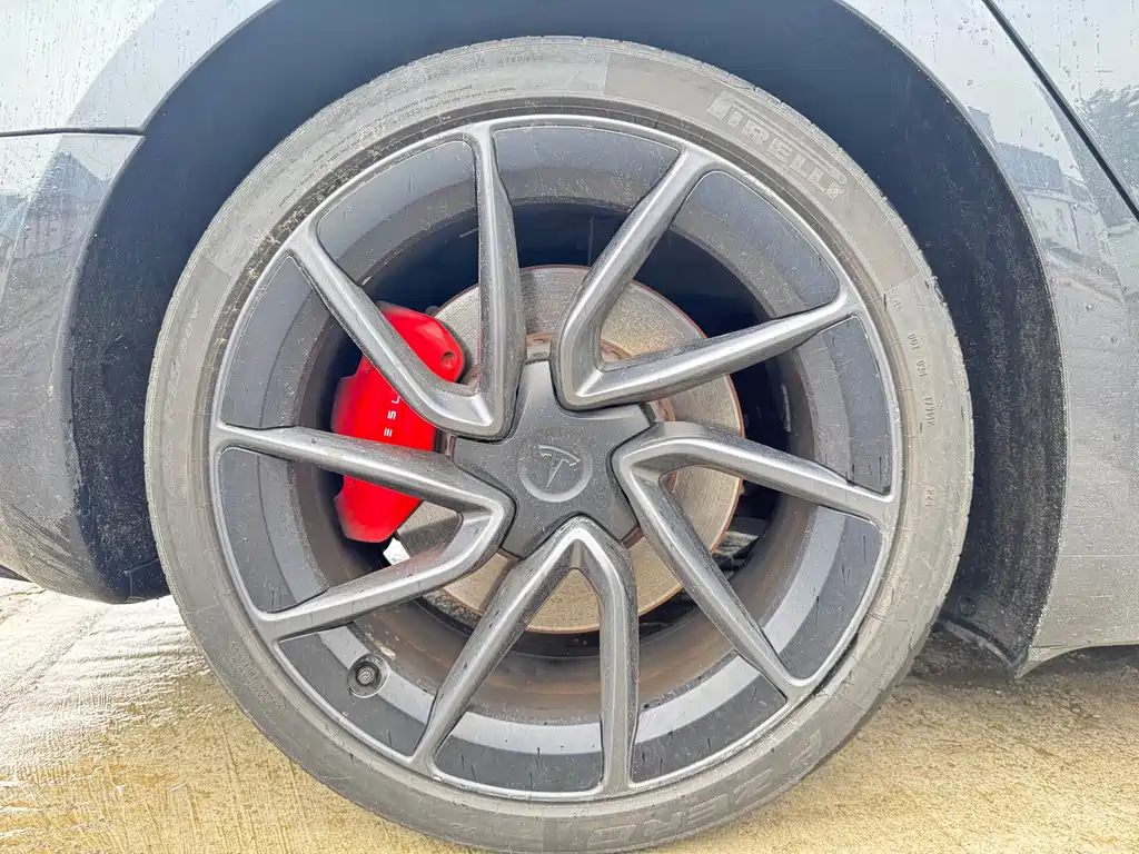 Tesla Model 3 — миниатюра 11