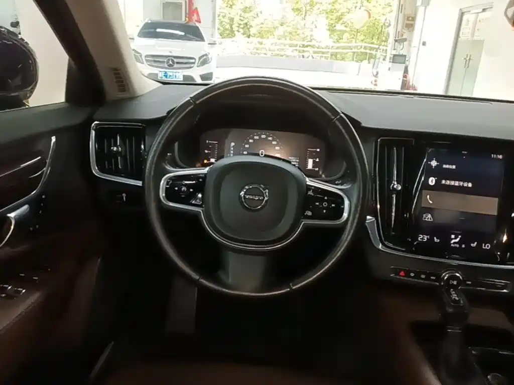 Volvo S90 — миниатюра 11