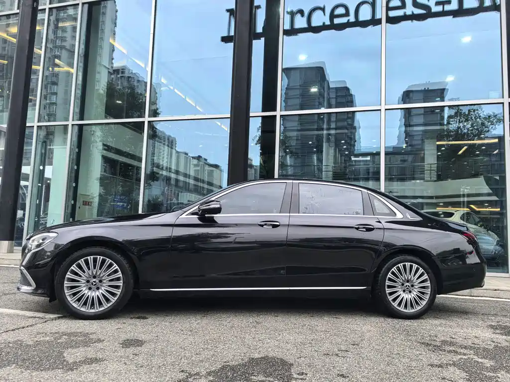 Mercedes-Benz E-Class — миниатюра 5