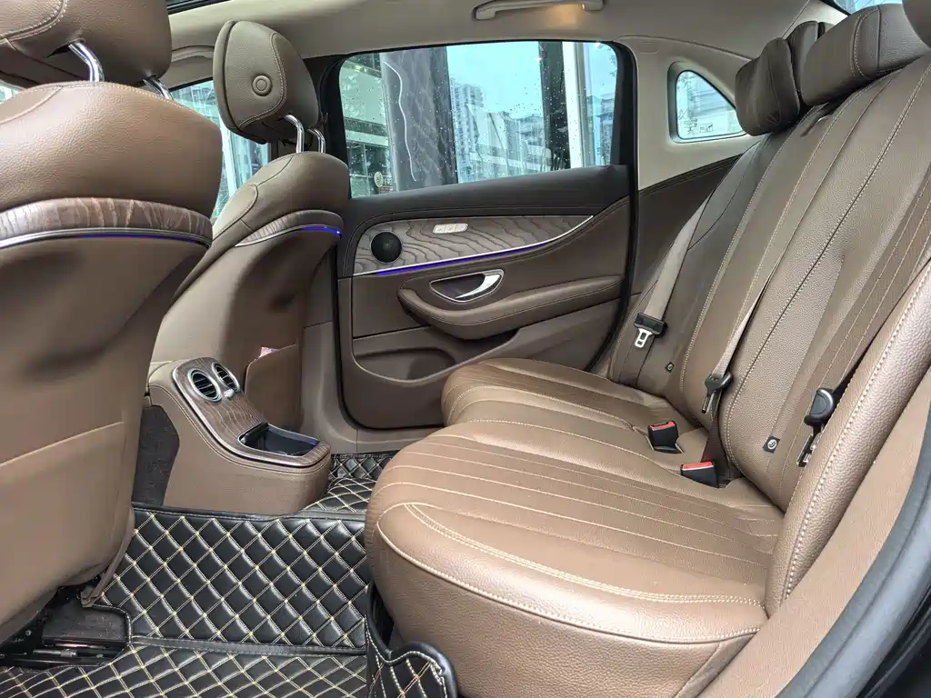 Mercedes-Benz E-Class — миниатюра 12