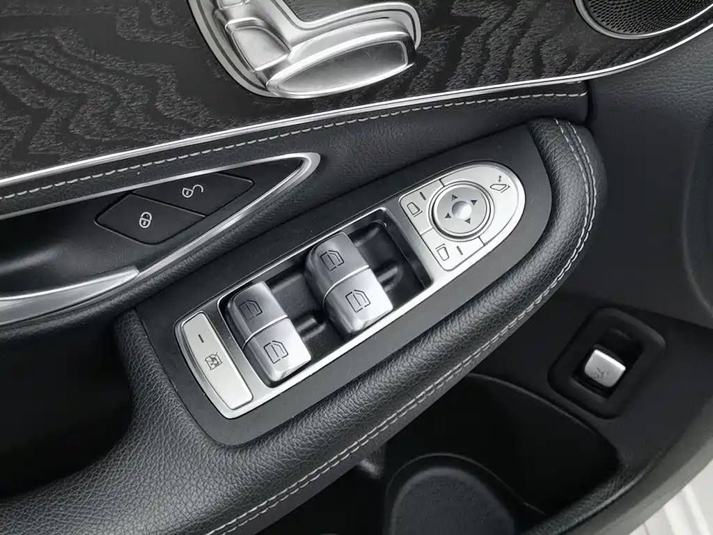 Mercedes-Benz C-Class — миниатюра 9