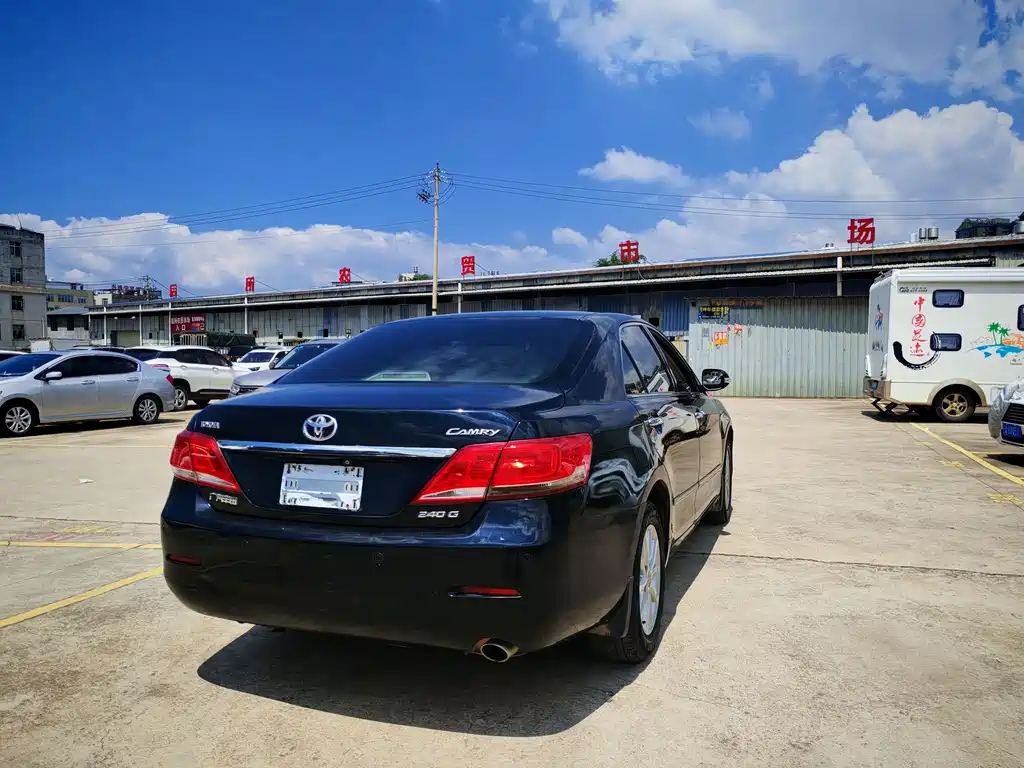 Toyota Camry — миниатюра 6