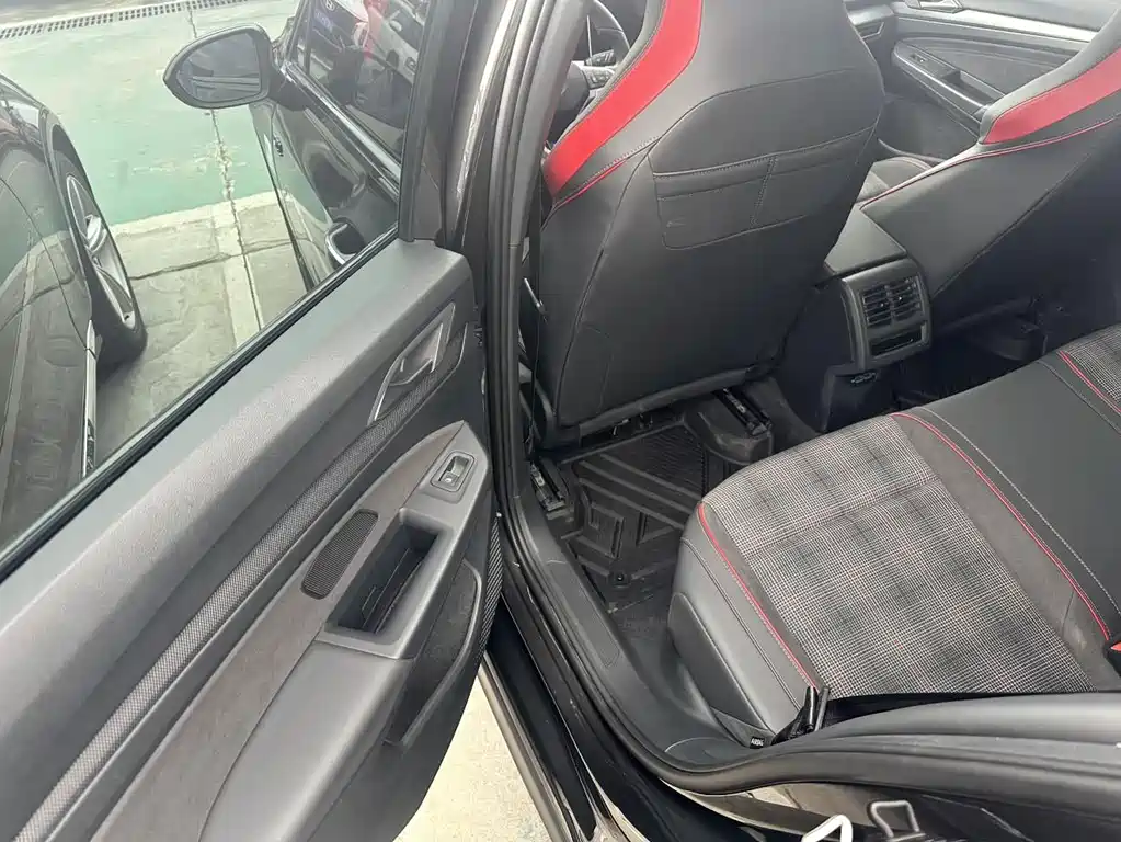 Volkswagen Golf GTI — миниатюра 13